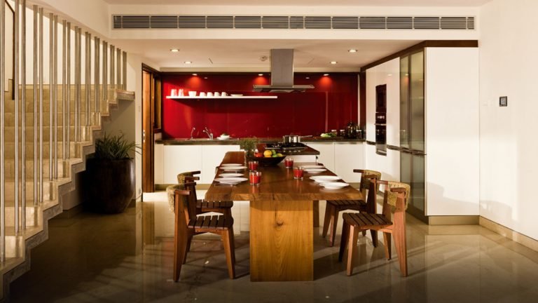 Total Environment - The Magic Faraway Tree Apartment in Bangalore-Total Environment - The Magic Faraway Tree Apartment in Bangalore - Dining & fully equipped kitchen
