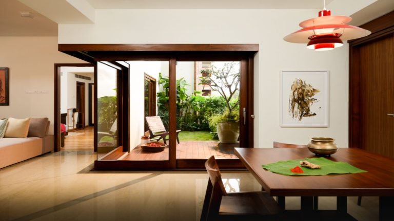 Total Environment - Learning to Fly - Learning to Fly-Apartment in Bangalore Dining space with garden view
