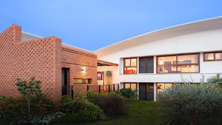 Total Environment - After the Rain - villa in bangalore Natural materials and lush greenery