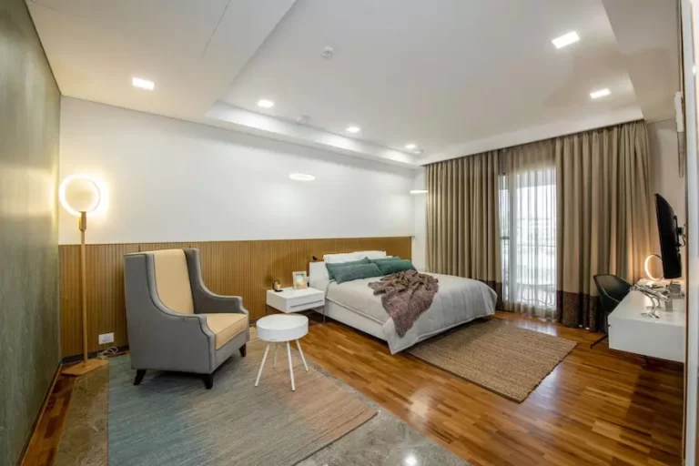 B&B Opulent Spire Apartment in Bangalore Bedroom