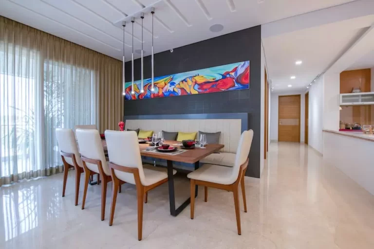 B&B Opulent Spire Apartment in Bangalore Dining-Room