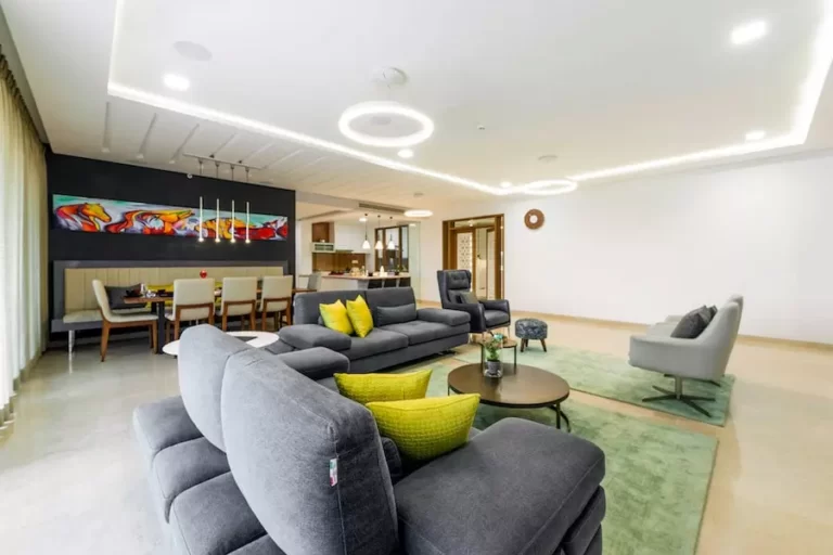 B&B Opulent Spire Apartment in Bangalore Living-Area