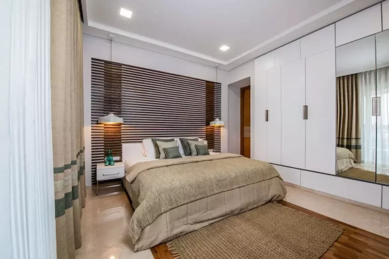 B&B Opulent Spire Apartment in Bangalore Master-Bedroom