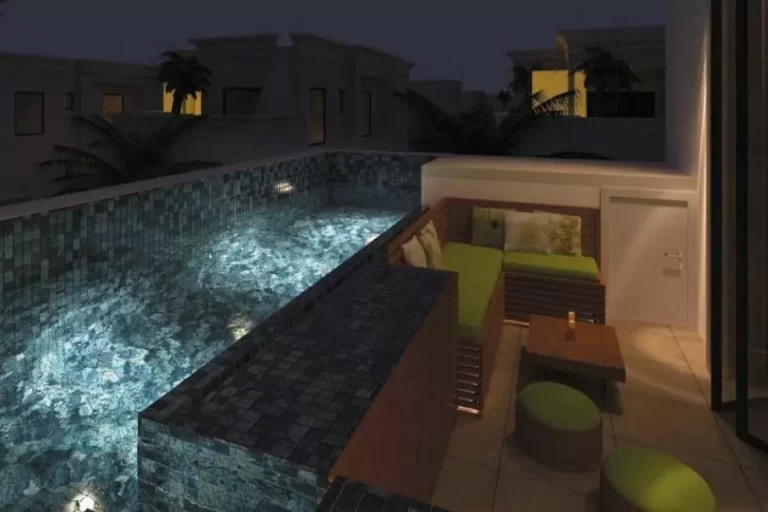 Divyasree 77 East Apartment in Bangalore Swimming-Pool
